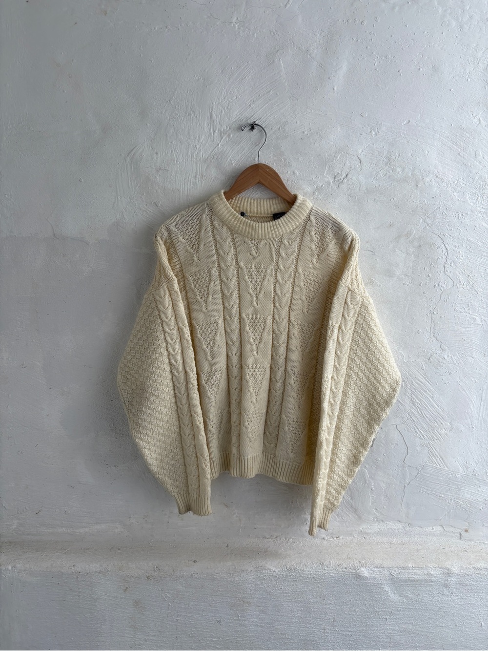 Size large Vintage cream knit sweater